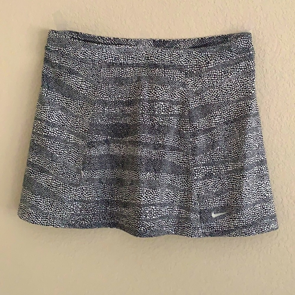 Nike, size large, black and white pattern